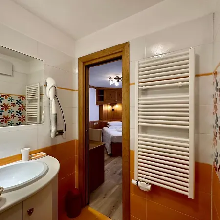 B&B Cesa Planber Mountain View Bike Friendly Canazei Exterior photo